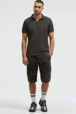 Cargo Shorts mit All Over Print dark wood