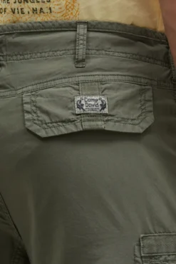 Cargo Shorts mit tonigen Tapes green olive