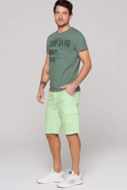 Cargo Shorts mit tonigen Tapes und Stickereien green lemon