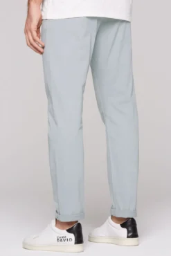 Chinohose aus Twill smokey mint