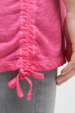 Langes T-Shirt mit Seitenraffung und Print neon magenta