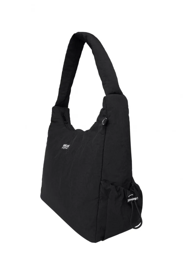 Leichte, wattierte Schultertasche black