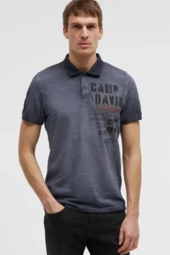 Polo mit Streifenstruktur und Label Prints blue grey