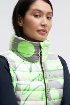 Steppweste mit Kapuze im Kragen und All Over Print neon leaf