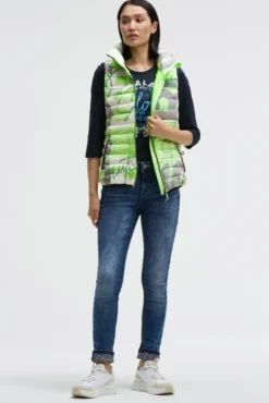 Steppweste mit Kapuze im Kragen und All Over Print neon leaf