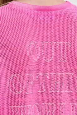 Strickshirt mit V-Ausschnitt und Backprint neon magenta