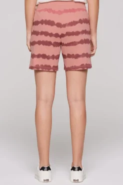 Sweatshorts mit Streifen im Batik-Look beachy red | XL