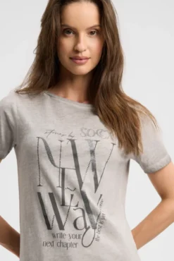 T-Shirt mit U-Boot-Ausschnitt und Artwork fresh grey