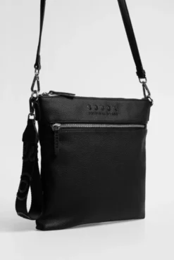 Umhängetasche aus Lederimitat mit Logo-Anhänger black