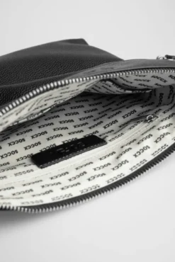 Umhängetasche aus Lederimitat mit Logo-Anhänger black