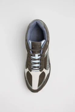 Urban Sneaker im Materialmix mit Logo-Sohle dark wood