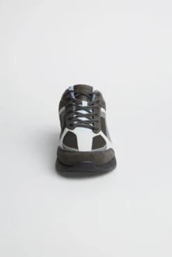 Urban Sneaker im Materialmix mit Logo-Sohle dark wood