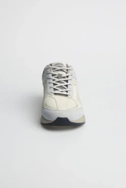 Urban Sneaker im Materialmix mit Logo-Sohle ivory