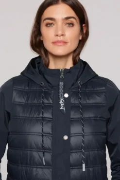 Windjacke mit Kapuze im Materialmix blue navy